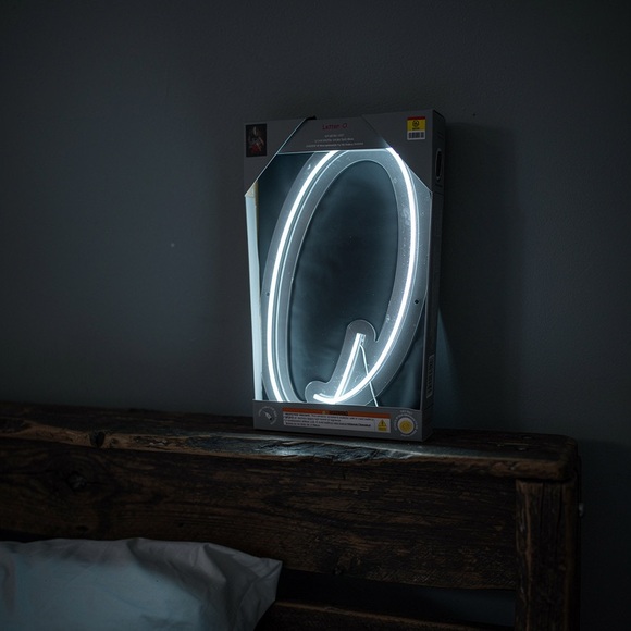 Neon Letter O Light - Picture 2 of 3